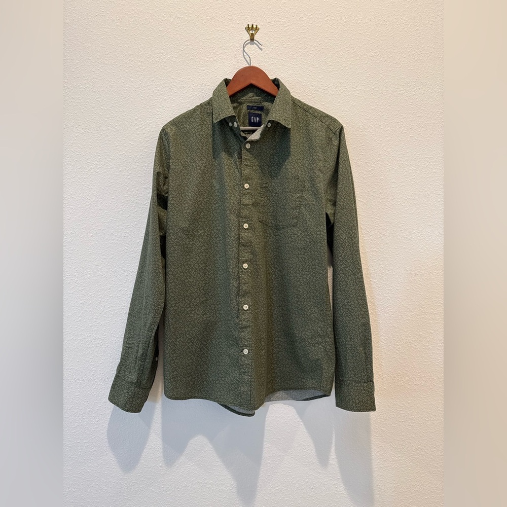 GAP Men's Olive Button Down Shirt
